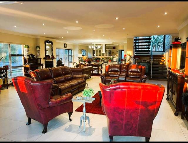 4 BEDROOM HOUSE FOR SALE IN COPPERLEAF ESTATE